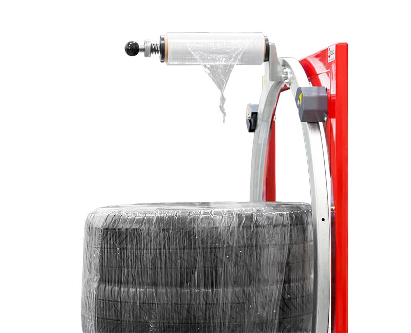 Baliaci stroj pre motorizované balenie pneumatík a okrúhlych zásielok